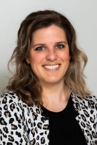 Marieke-grijs-200×300 compr